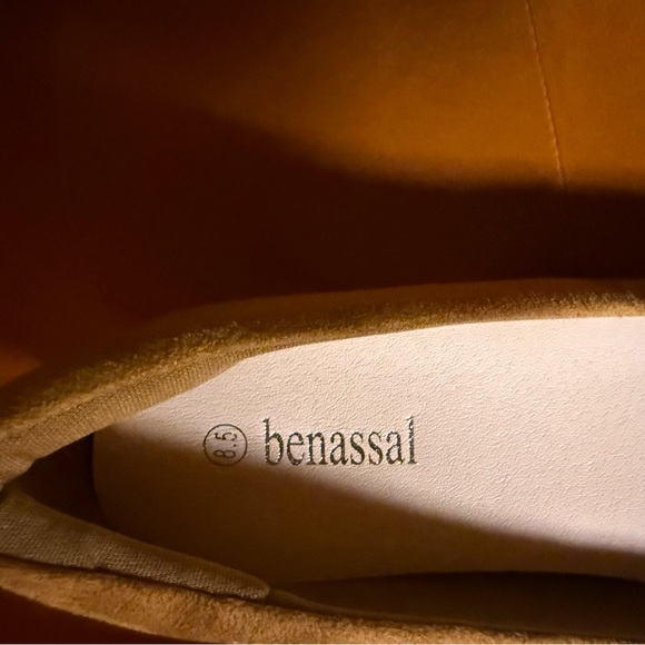 Benassal Elegant Tan Block Heel Pumps - Picture 6 of 6